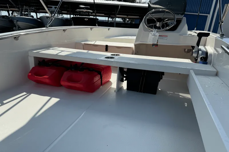 Slide: The Image of Boston Whaler 160 Super Sport 2025 - 7