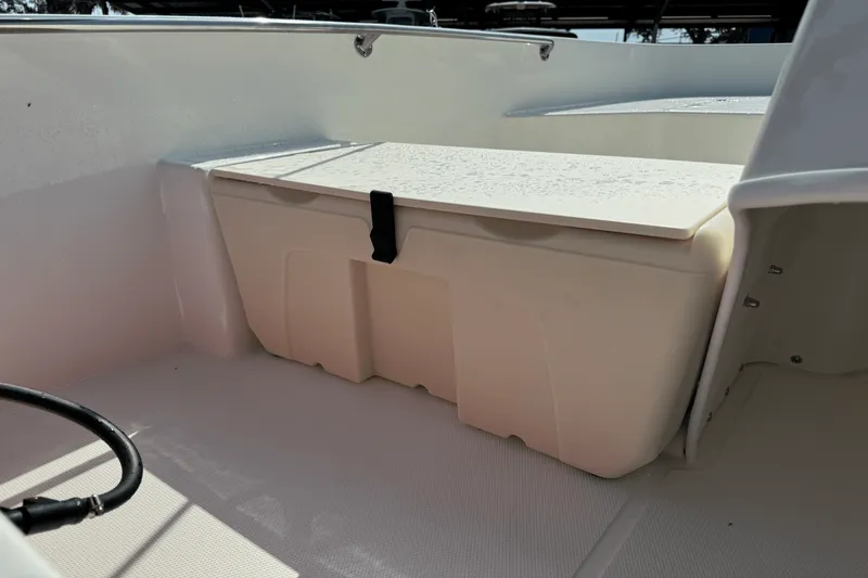 Slide: The Image of Boston Whaler 160 Super Sport 2025 - 9