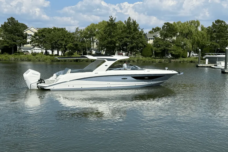 Slide: The Image of Sea Ray SLX 350 Outboard 2025 - 0