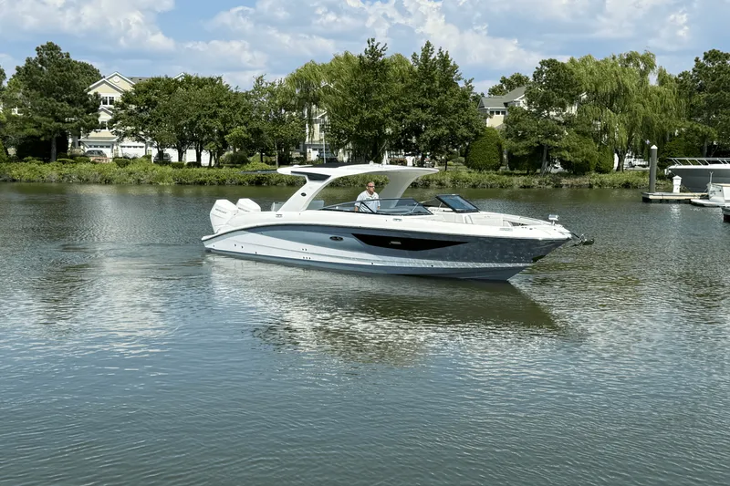 Slide: The Image of Sea Ray SLX 350 Outboard 2025 - 1