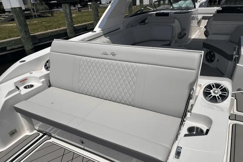 Slide: The Image of Sea Ray SLX 350 Outboard 2025 - 14