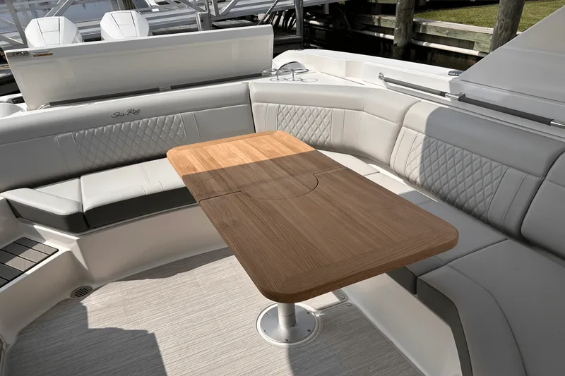 Slide: The Image of Sea Ray SLX 350 Outboard 2025 - 19