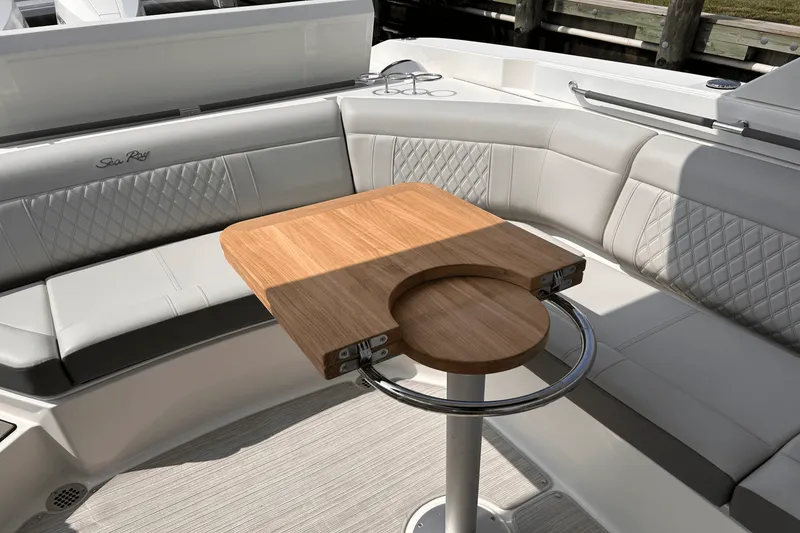 Slide: The Image of Sea Ray SLX 350 Outboard 2025 - 20