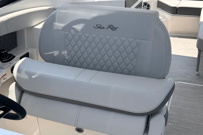 Slide: The Image of Sea Ray SLX 350 Outboard 2025 - 27