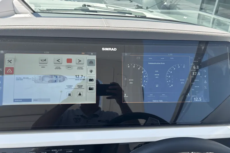 Slide: The Image of Sea Ray SLX 350 Outboard 2025 - 28