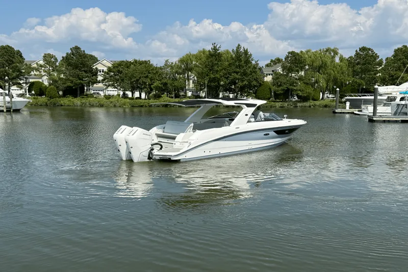 Slide: The Image of Sea Ray SLX 350 Outboard 2025 - 3