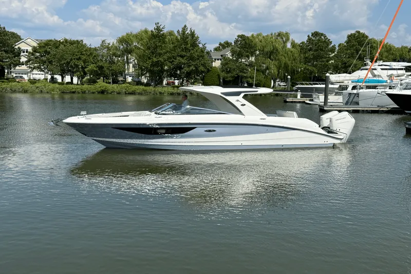 Slide: The Image of Sea Ray SLX 350 Outboard 2025 - 6