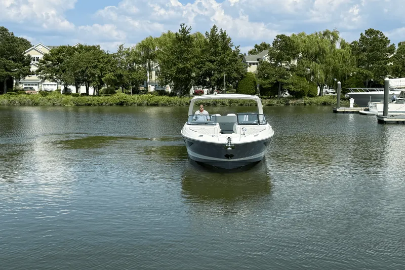 Slide: The Image of Sea Ray SLX 350 Outboard 2025 - 8