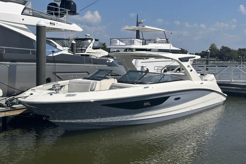 Slide: The Image of Sea Ray SLX 350 Outboard 2025 - 9