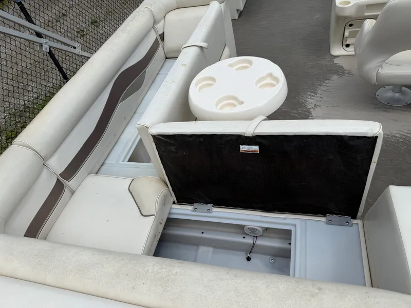 Slide: The Image of Interior of a 2009 Godfrey TUSCANY SERIES 2086 ES-OB boat. - 10