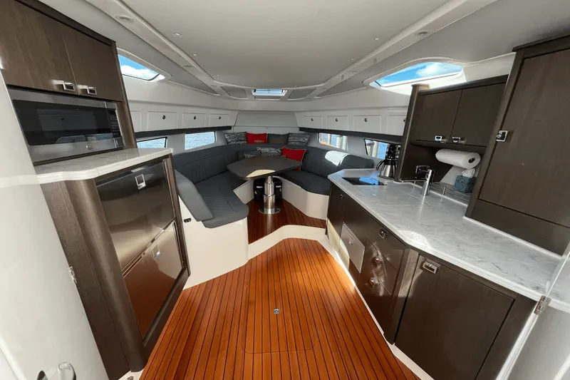 Slide: The Image of Intrepid 438 EVOLUTION 2021 - 10