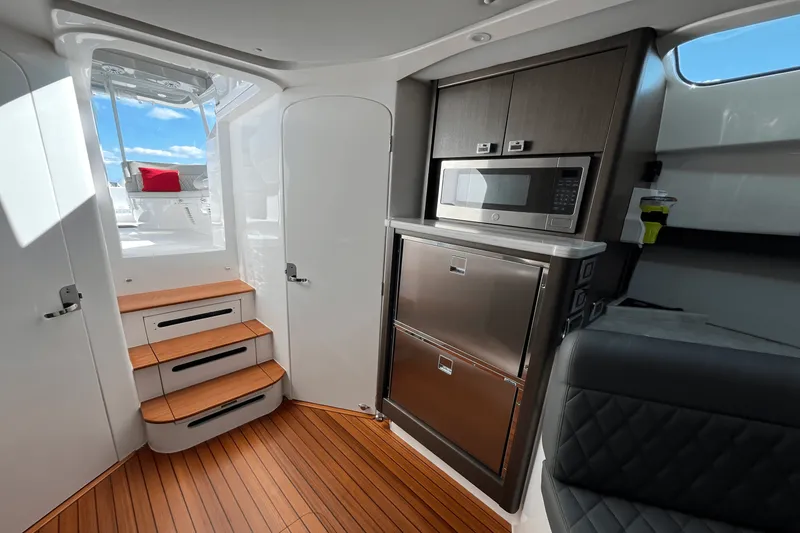 Slide: The Image of Intrepid 438 EVOLUTION 2021 - 18