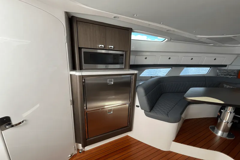 Slide: The Image of Intrepid 438 EVOLUTION 2021 - 19