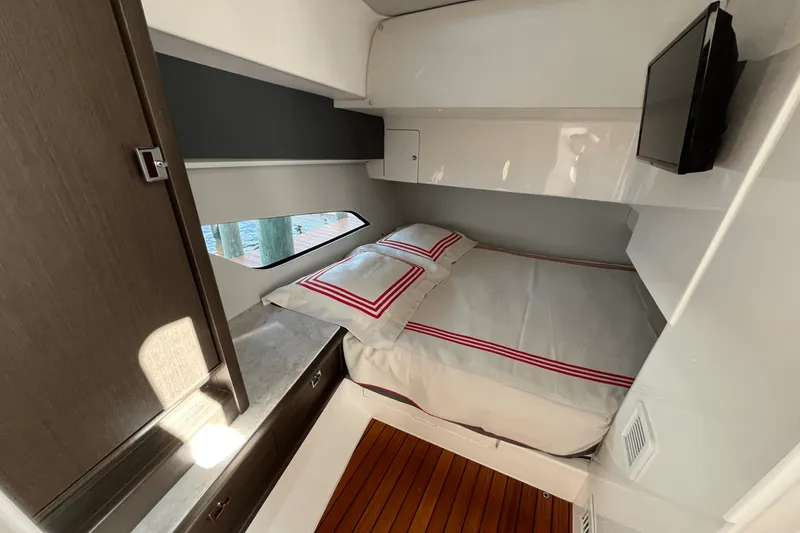 Slide: The Image of Intrepid 438 EVOLUTION 2021 - 25