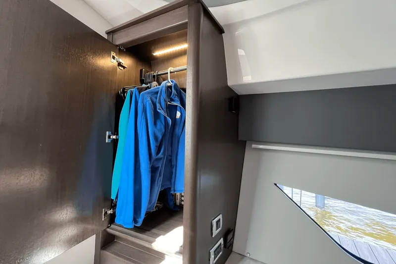 Slide: The Image of Intrepid 438 EVOLUTION 2021 - 27