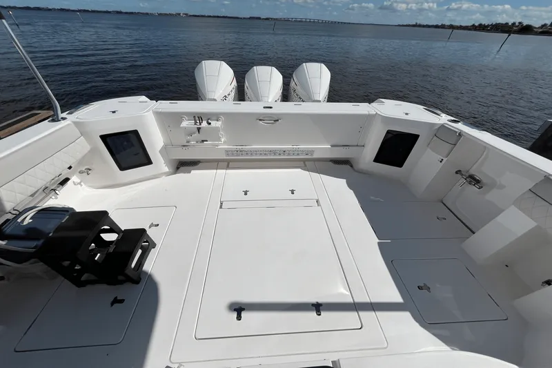 Slide: The Image of Intrepid 438 EVOLUTION 2021 - 31