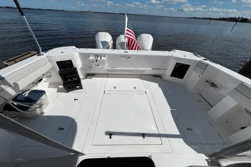 Slide: The Image of Intrepid 438 EVOLUTION 2021 - 32