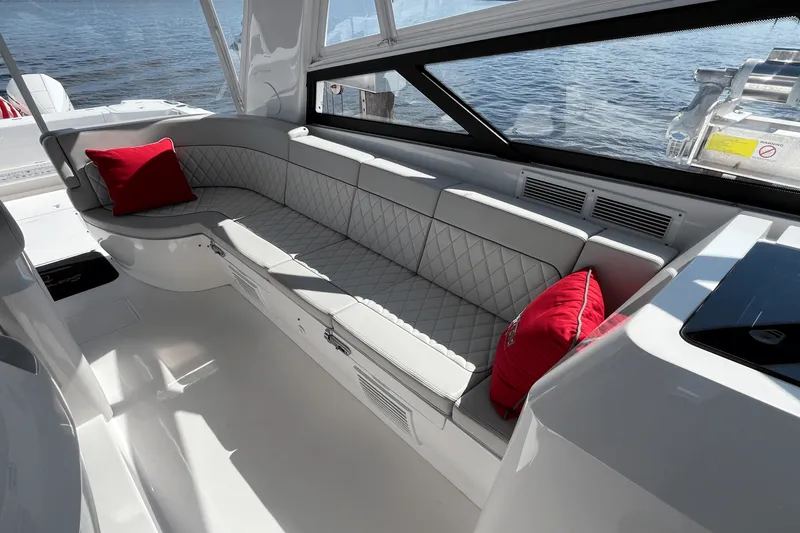 Slide: The Image of Intrepid 438 EVOLUTION 2021 - 40