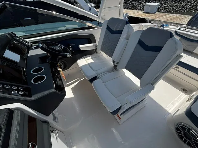Slide: The Image of Chaparral 280 OSX 2023 - 17