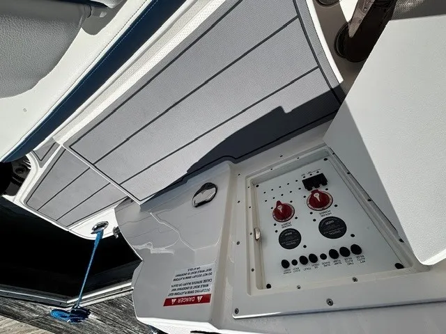 Slide: The Image of Chaparral 280 OSX 2023 - 22