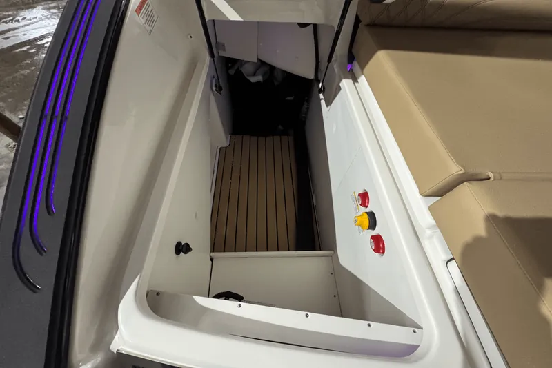 Slide: The Image of Sea Ray SLX 260 Surf 2025 - 10