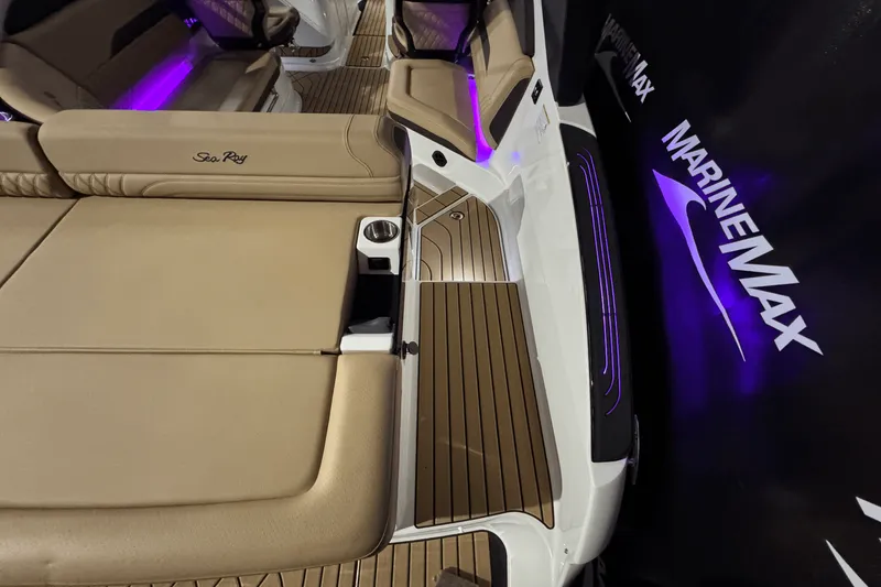 Slide: The Image of Sea Ray SLX 260 Surf 2025 - 11
