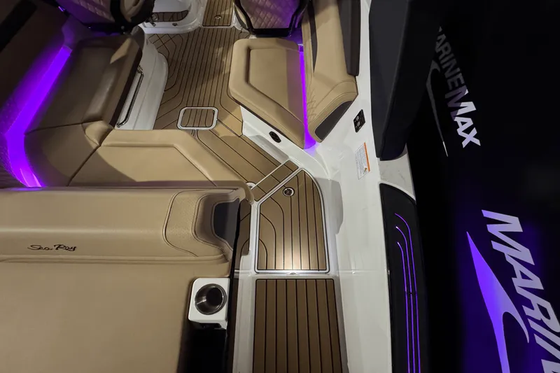 Slide: The Image of Sea Ray SLX 260 Surf 2025 - 12