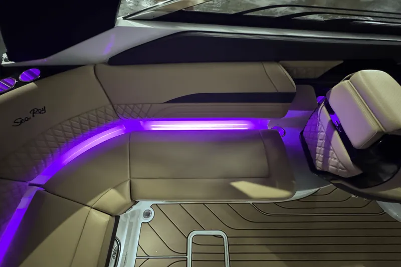 Slide: The Image of Sea Ray SLX 260 Surf 2025 - 16