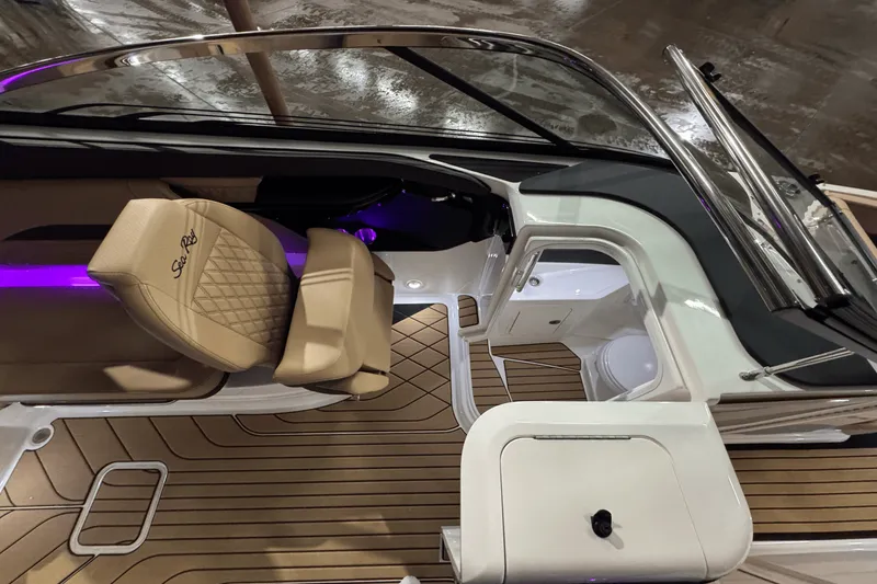 Slide: The Image of Sea Ray SLX 260 Surf 2025 - 23