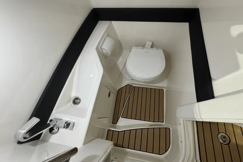 Slide: The Image of Sea Ray SLX 260 Surf 2025 - 24