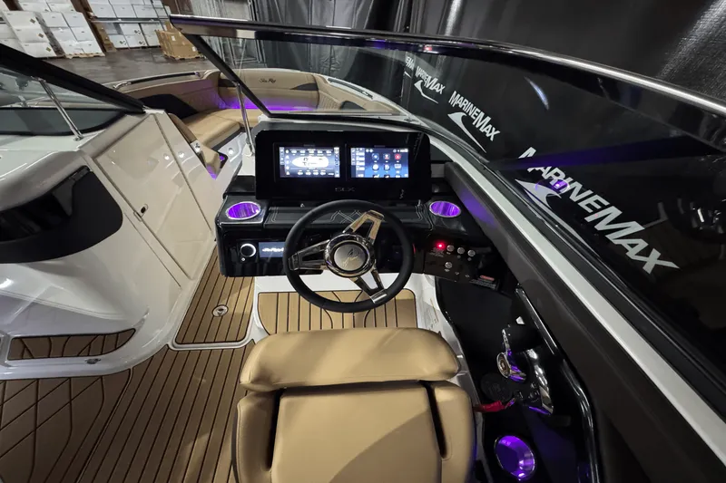 Slide: The Image of Sea Ray SLX 260 Surf 2025 - 28