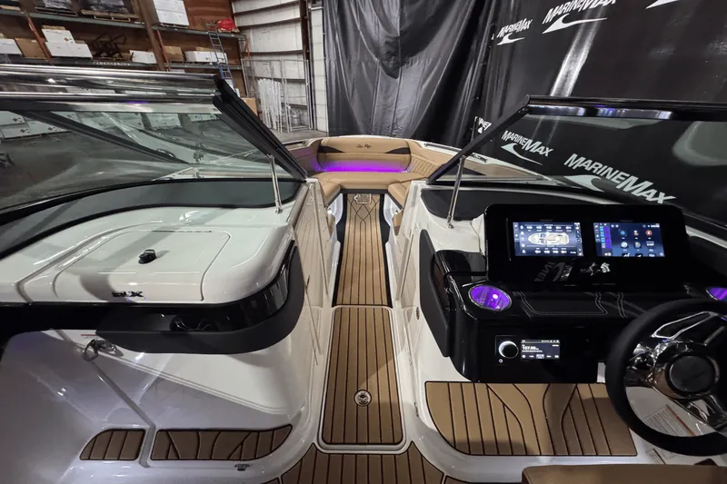 Slide: The Image of Sea Ray SLX 260 Surf 2025 - 33