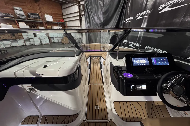 Slide: The Image of Sea Ray SLX 260 Surf 2025 - 34