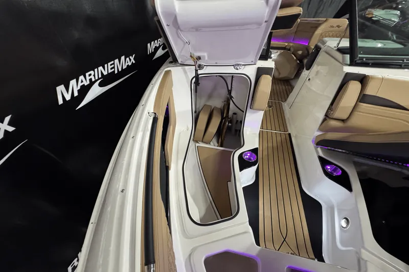 Slide: The Image of Sea Ray SLX 260 Surf 2025 - 43