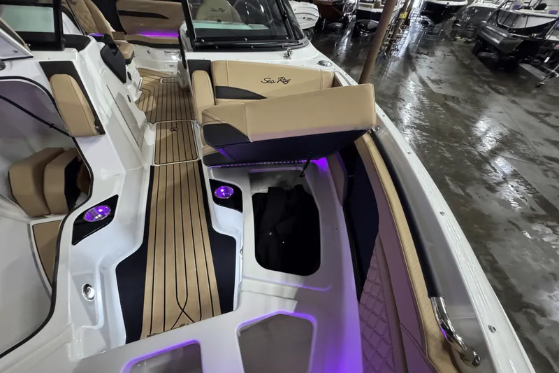 Slide: The Image of Sea Ray SLX 260 Surf 2025 - 44