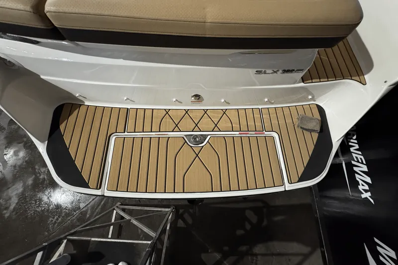 Slide: The Image of Sea Ray SLX 260 Surf 2025 - 6