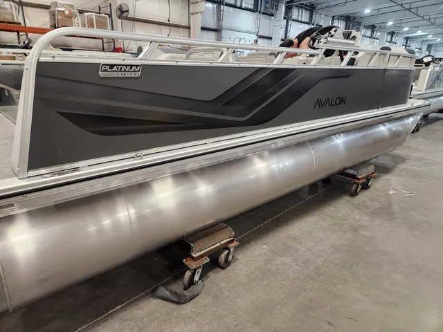 Slide: The Image of Avalon 2185 25 Venture 85 VRB 2026 - 1