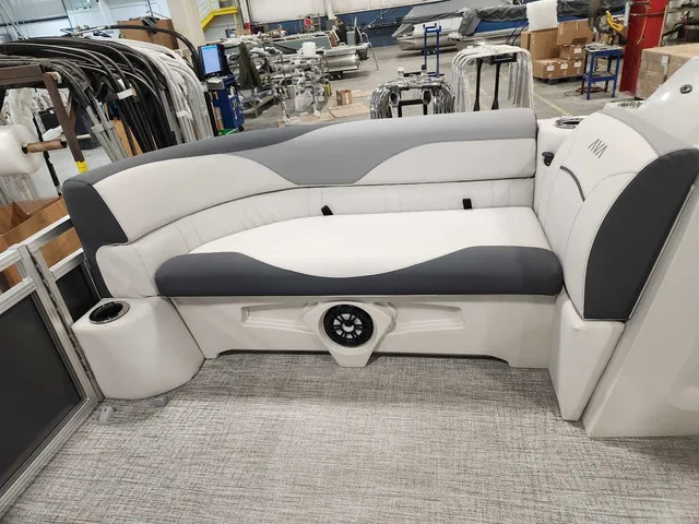 Slide: The Image of Avalon 2185 25 Venture 85 VRB 2026 - 13
