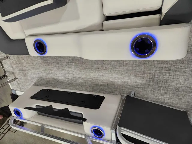 Slide: The Image of Avalon 2185 25 Venture 85 VRB 2026 - 20