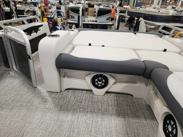 Slide: The Image of Avalon 2185 25 Venture 85 VRB 2026 - 25
