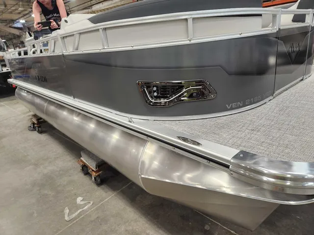 Slide: The Image of Avalon 2185 25 Venture 85 VRB 2026 - 4