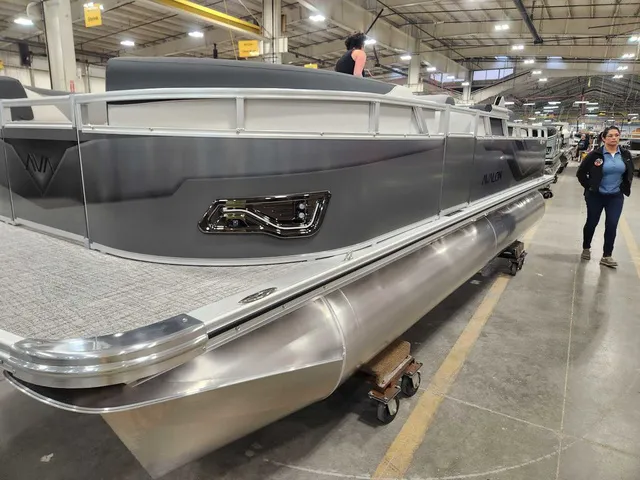 Slide: The Image of Avalon 2185 25 Venture 85 VRB 2026 - 5