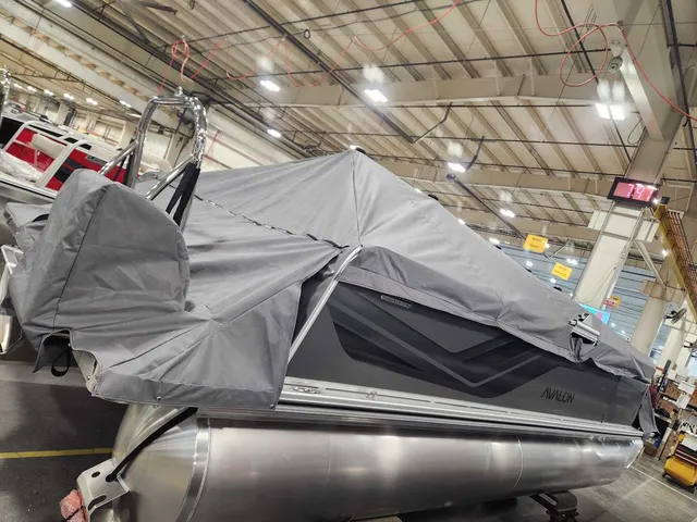 Slide: The Image of Avalon 2185 25 Venture 85 VRB 2026 - 8
