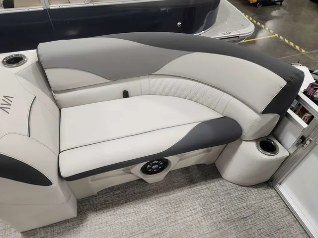 Slide: The Image of Avalon 2185 25 Venture 85 VRB 2026 - 17
