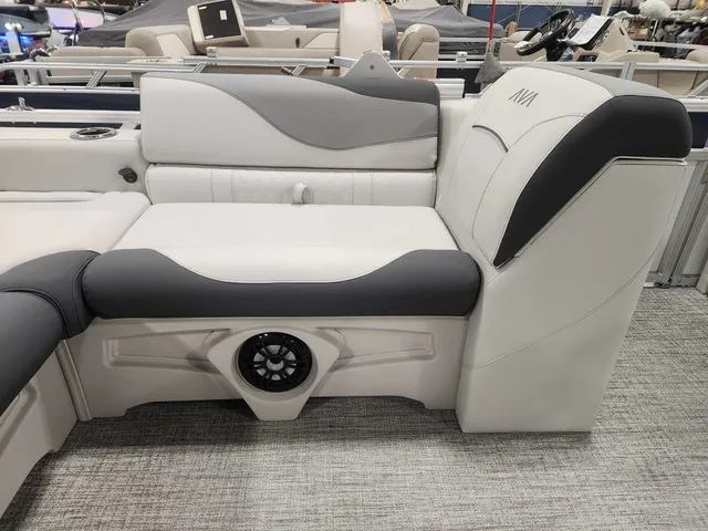 Slide: The Image of Avalon 2185 25 Venture 85 VRB 2026 - 19