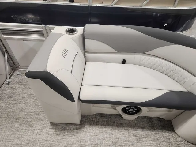 Slide: The Image of Avalon 2185 25 Venture 85 VRB 2026 - 21