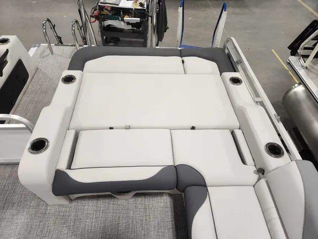 Slide: The Image of Avalon 2185 25 Venture 85 VRB 2026 - 24