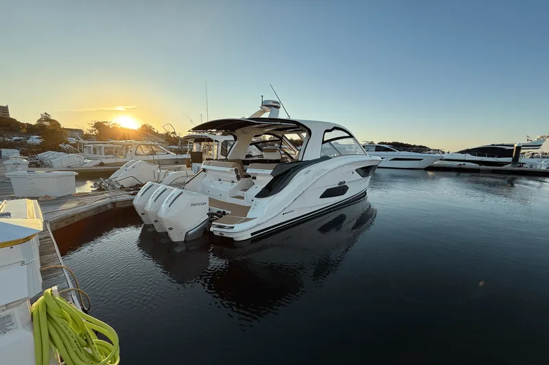 Slide: The Image of Sea Ray 370 SUNDANCER OUTBOARD 2023 - 1