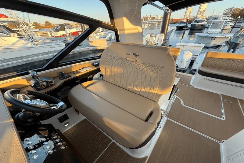 Slide: The Image of Sea Ray 370 SUNDANCER OUTBOARD 2023 - 11
