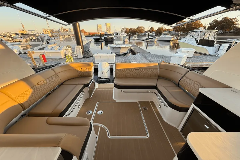 Slide: The Image of Sea Ray 370 SUNDANCER OUTBOARD 2023 - 13